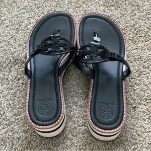super comfortable and cute authentic Tory Burch platform sandals 👡